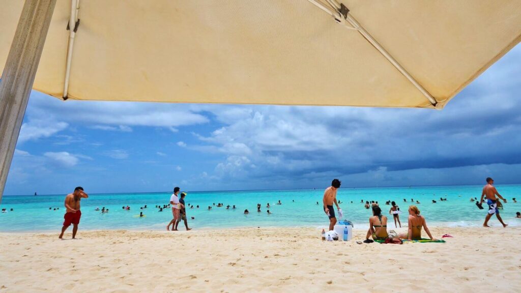 Playa Pelícanos beach in Playa del Carmen , Mexico